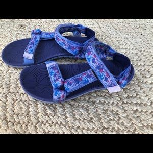 Girls Tevas